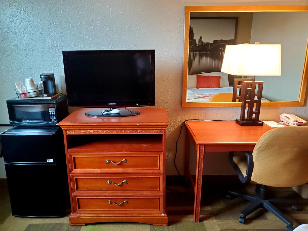 Moorhead Bison Plains Lodge מראה חיצוני תמונה