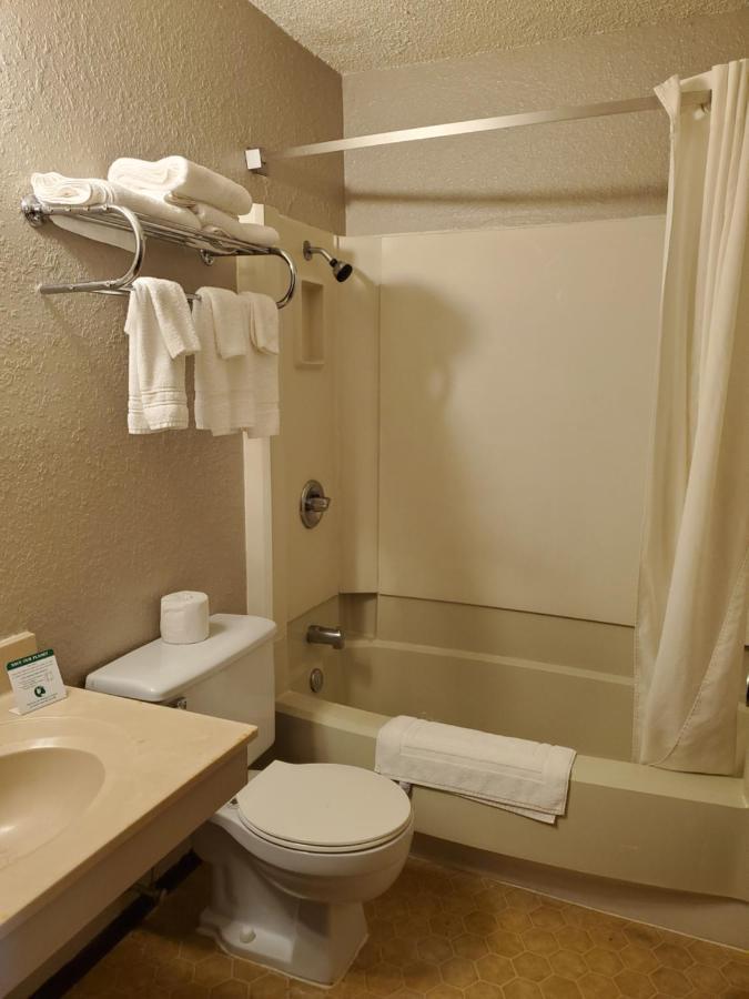Moorhead Bison Plains Lodge מראה חיצוני תמונה