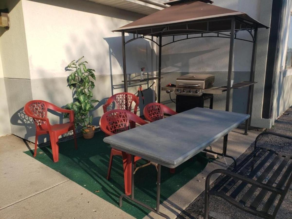 Moorhead Bison Plains Lodge מראה חיצוני תמונה