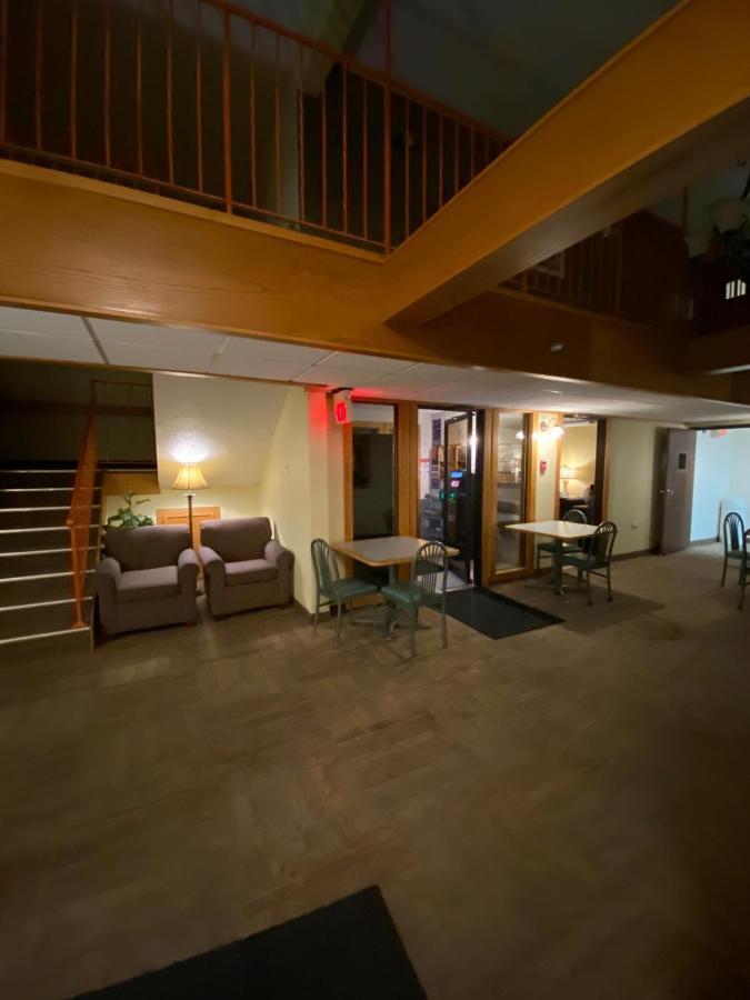 Moorhead Bison Plains Lodge מראה חיצוני תמונה
