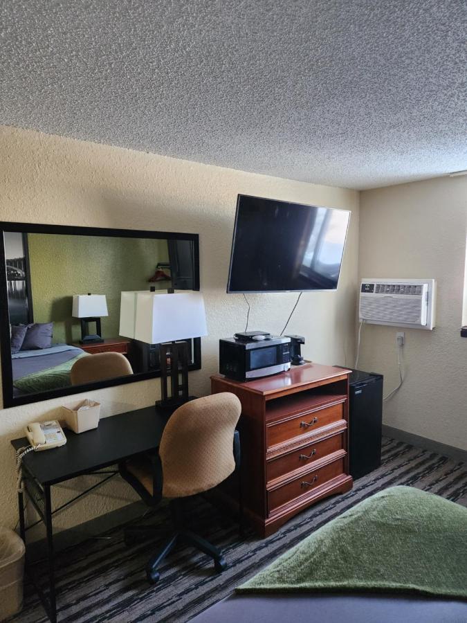 Moorhead Bison Plains Lodge מראה חיצוני תמונה