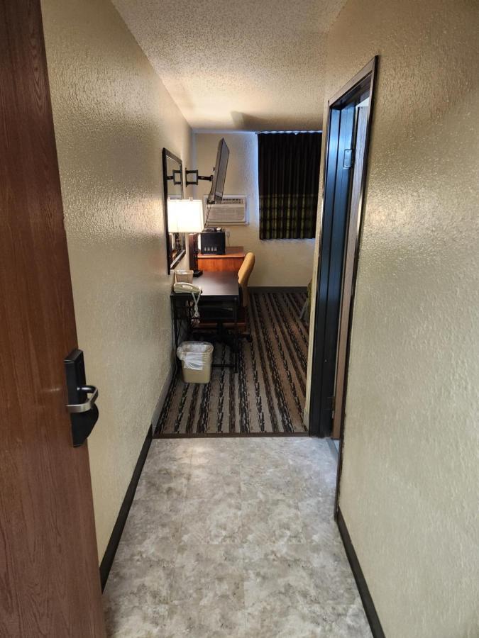 Moorhead Bison Plains Lodge מראה חיצוני תמונה