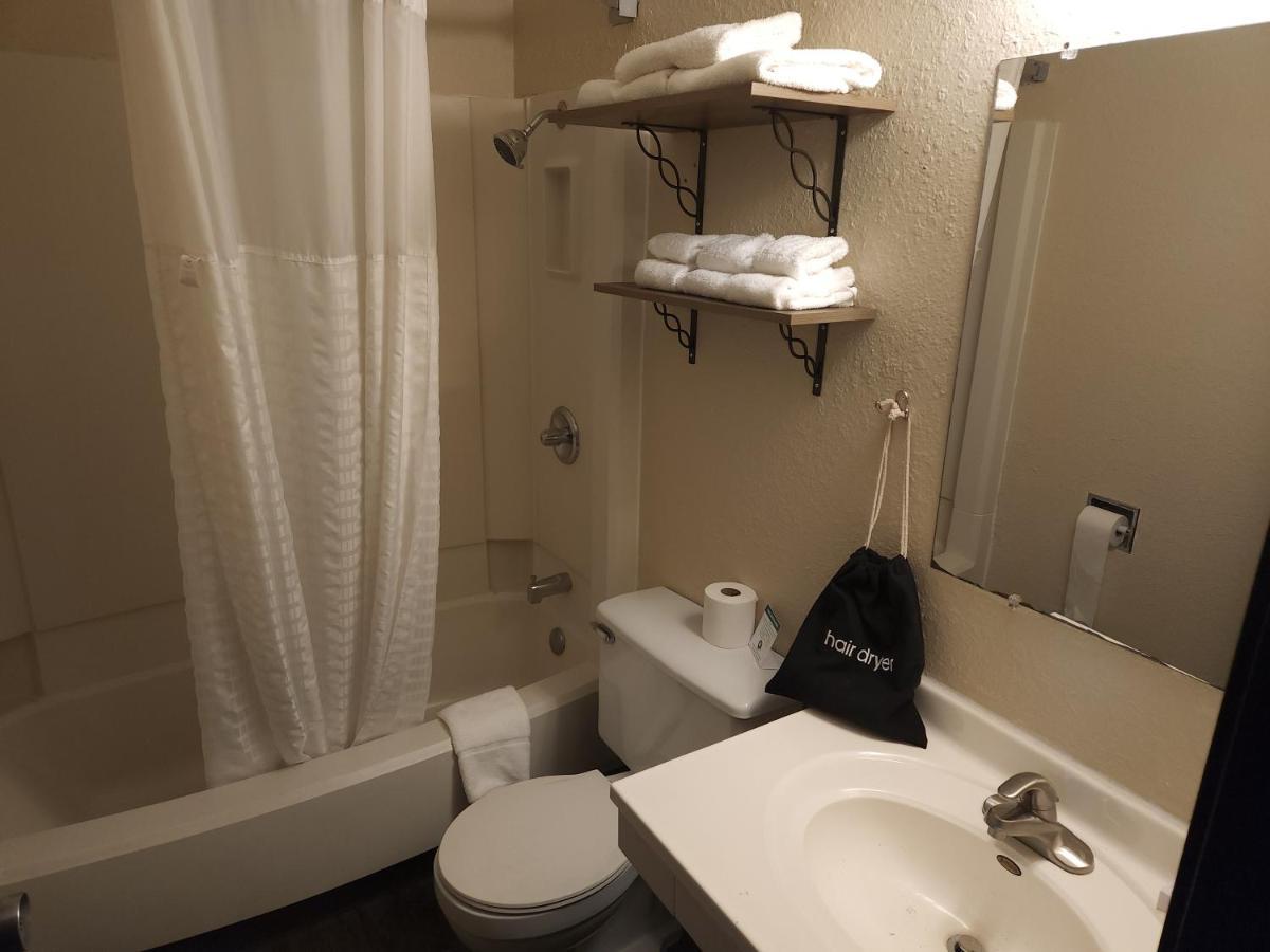 Moorhead Bison Plains Lodge מראה חיצוני תמונה